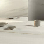 sleet_porcelain_countertop_with_decor_on_top